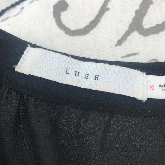 LUSH - Picture 4 of 6